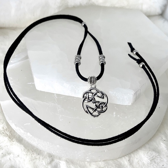 🔴 Celtic knot black suede adjustable necklace - Picture 2 of 9